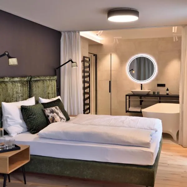 Landhotel Atzmüller, hotel v destinaci Waxenberg