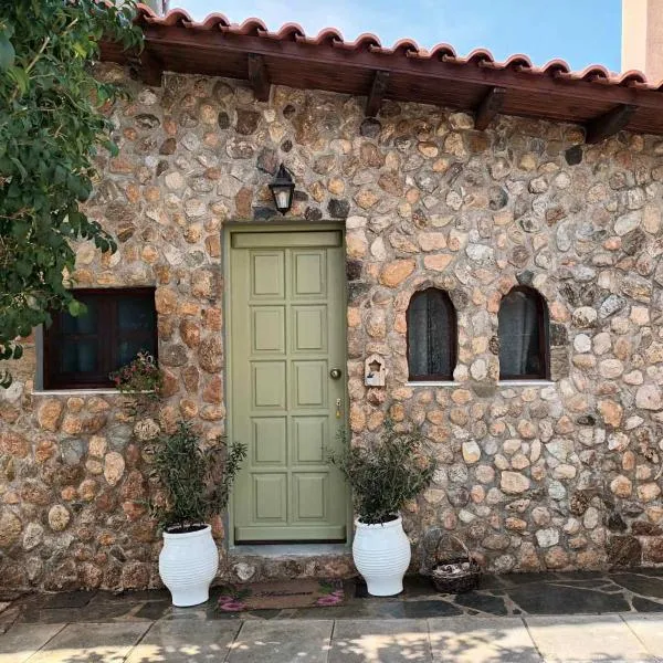 Garden's House, hotel di Spáta