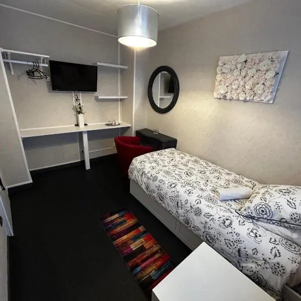 Chambre Mawa Tout Confort, hotel v destinaci Vaulx-en-Velin