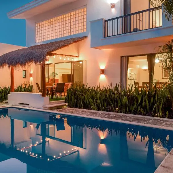 Casa Armonia , apartments with pool, хотел в Косумел