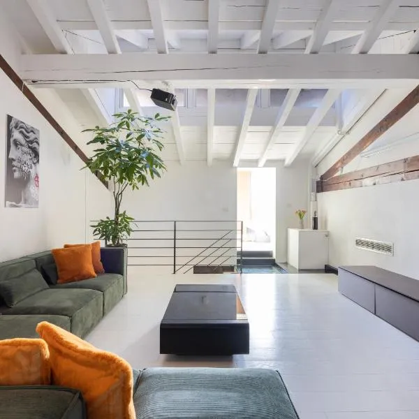 Industrial Loft - Garage-Netflix-wifi, khách sạn ở Brescia