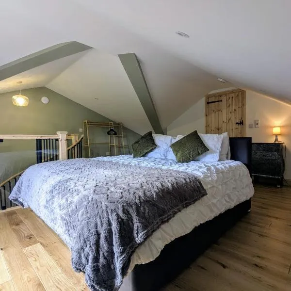 The Lodge near Bike Park Wales Pen y Fan Brecon Beacons, hotel v destinaci Merthyr Tydfil