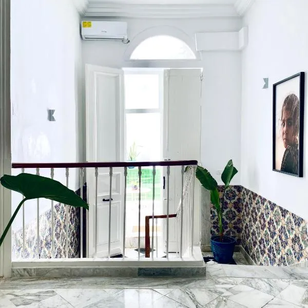 Artsy Haven in Historic Safsaf - La Marsa, hotel v destinaci La Marsa