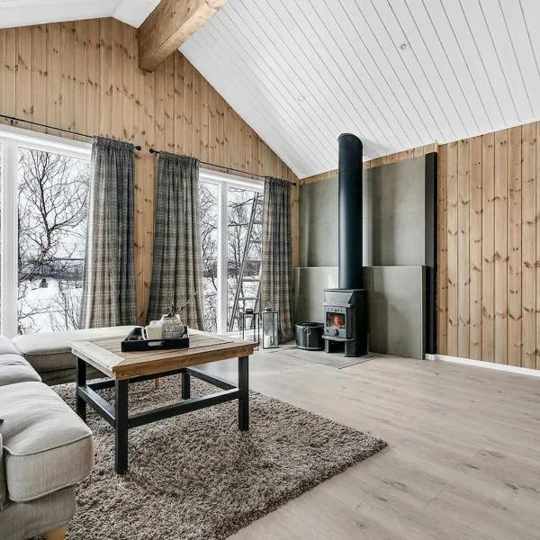 Modernized standalone cabin Sørreisa - Bardufoss, hotel v destinaci Bardufoss