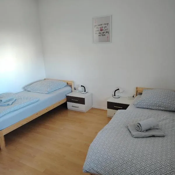 Gemütliche 100 qm Wohnung mit Balkon, Hotel in Wernsdorf