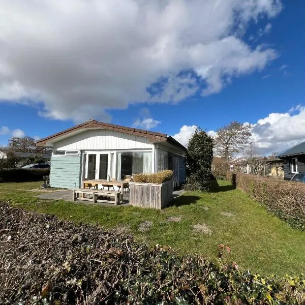 Familie bungalow aan het meer, hotel en Julianadorp