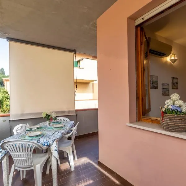 Lovely Apartment with terrace, hotel v destinaci Porto Azzurro