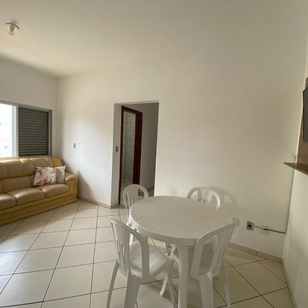 Apartamento amplo há 150 metros do mar - 0409