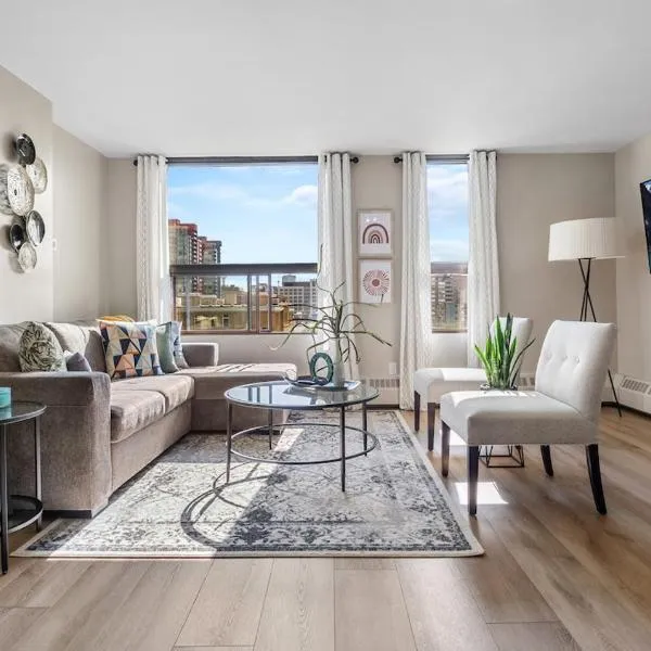Calgary Beltline - a stylish condo stay!, hotel in Calgary