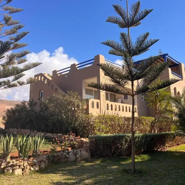 Viesnīca Villa avec vues sur dunes, montagnes et océan! Accès plage direct! Proche SIDI BOULFDAIL et AGLOU pilsētā Tamelalt