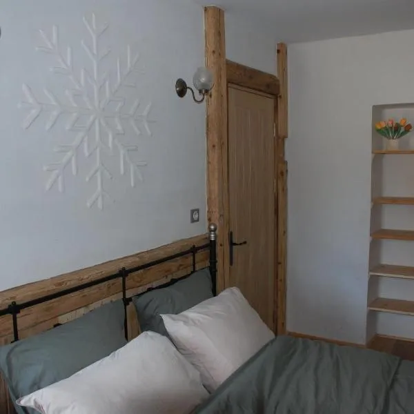 Gite les 4 Saisons - chambre Hiver, hotel em Ombre