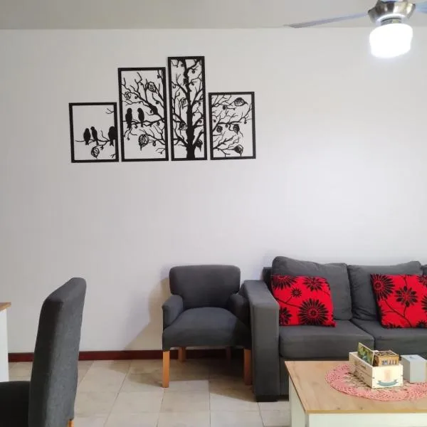 Depto cómodo por Av Libertador, hotel en San Juan