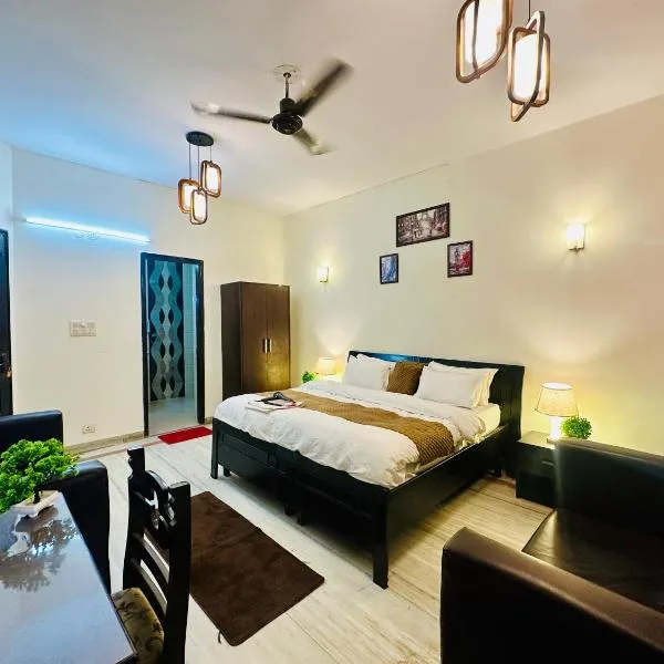 The White Scent-Near Noida Sector 18 Metro, hotel v destinaci Noida