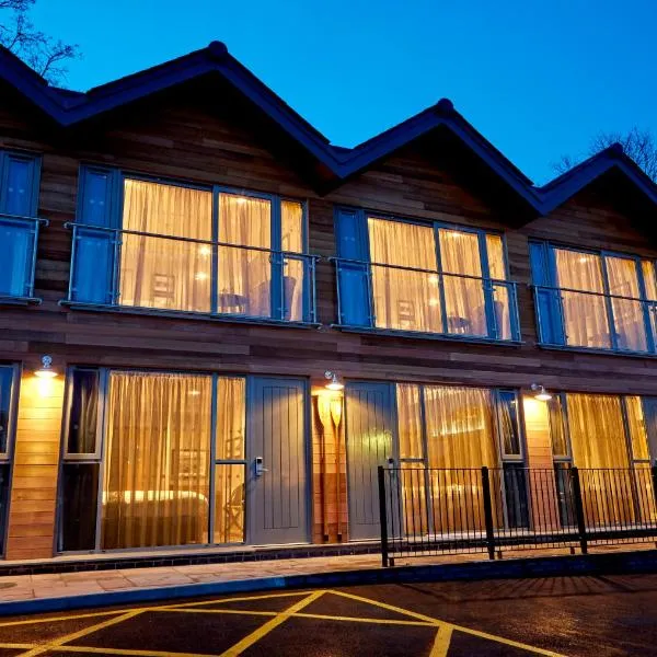 The Boathouse Inn & Riverside Rooms, hotel in Chester