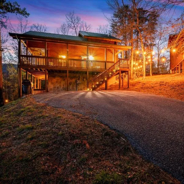 Family Retreat- Hot Tub- Pool Table- Fire Pit- BBQ Grill- Kids Zone- Arcade Games, hotel a Sevierville