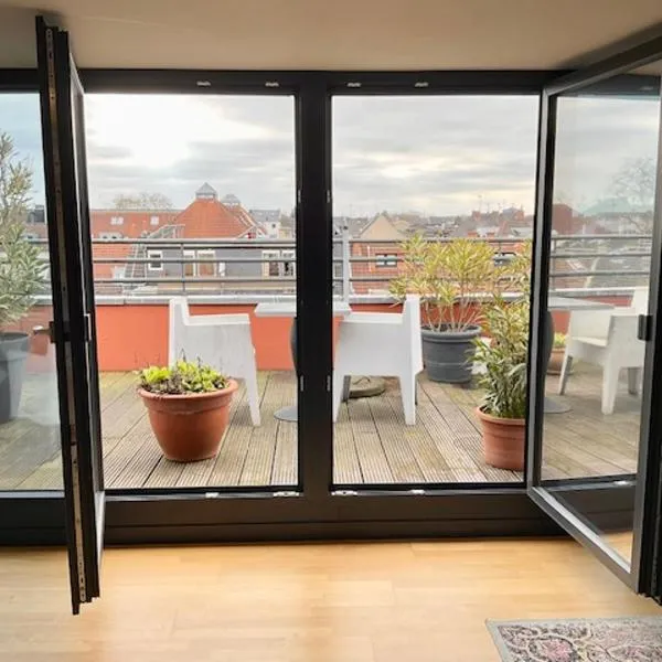 Charmante Penthouse Wohnung, hotelli kohteessa Krefeld