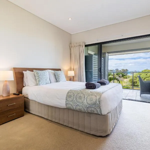 Loka Santi 14 - Gorgeous Three-Bedroom Beachfront Penthouse with Sea Views & Heated Communal Pool in Sunny Agnes Water, hotel v destinaci Agnes Water