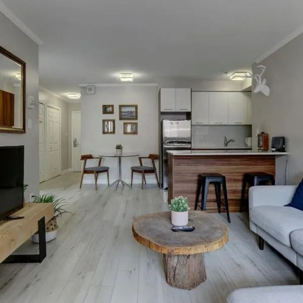 Cozy condo in heart of downtown Montreal, hotel in Montréal