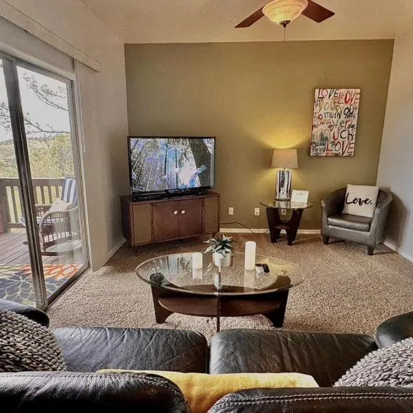Comfy Mountain Side Stay - Incredible Views, hotel di Prescott