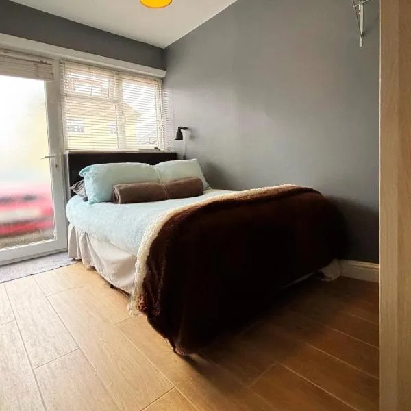 Shirley Apartments, Cozy Studio, Self Check in, 10 min Drive to City Centre, Walking to Redbridge Train Station, hotel v destinaci Southampton