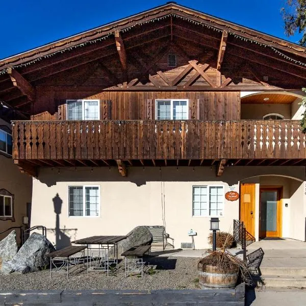 Snowcreek Suite - Cedar - ADA- Hot Tub - Kitchenette, hotel v destinaci Leavenworth