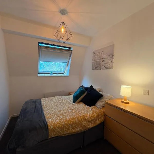 Central One-Bedroom Flat - Free Private Parking, hotel in Chesterton