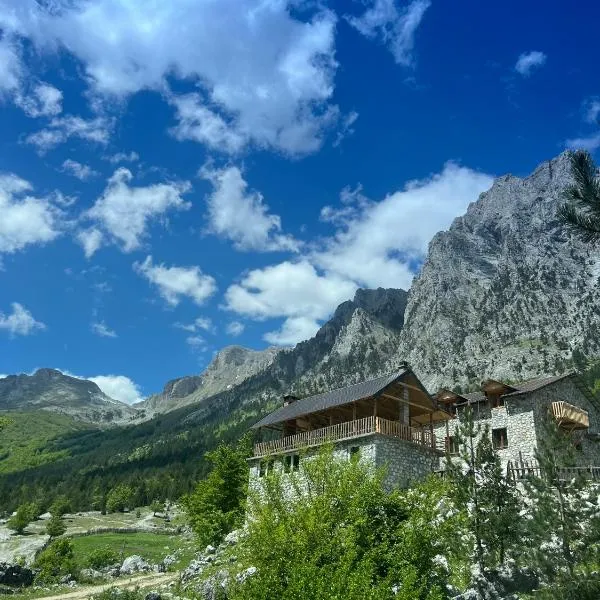 Rosi peak Guesthouse, hotel v destinaci Valbonë