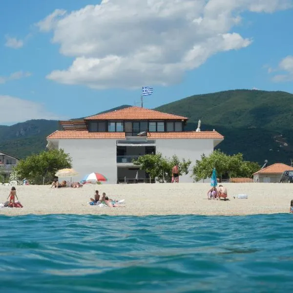 Big Dino's Galini, hotel v destinaci Nea Vrasna