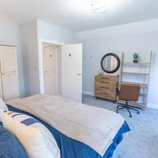 The Enchanting Silver Birch Retreat, New Forest, hotel in Ower