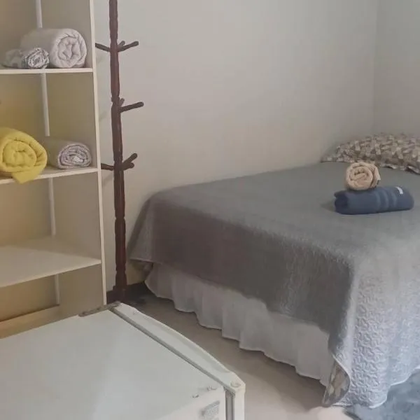 Suíte privativa super limpinha com cozinha em Barão Geraldo-próximo ao centro-próximo de restaurantes-Farmácia-Mercado-Padaria-Shopping Dom Pedro-Unicamp-Puc-Boldrini-Centro Médico, hotel in Campinas