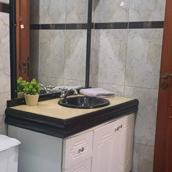 Suíte privativa em casa de família - ENTRADA INDEPENDENTE - a tranquilidade - conforto e privacidade que vc procura - super limpinha com cozinha em BARÃO GERALDO- perto de tudo e sossego total - Foto 3
