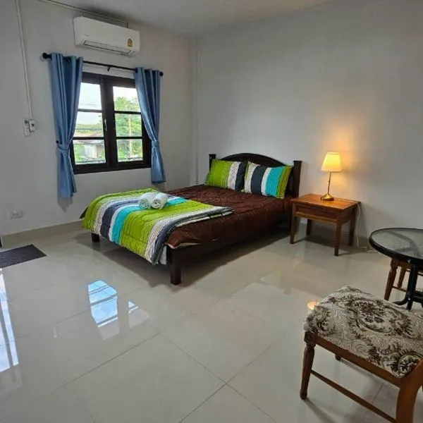 Stoner Heaven Guest House, hotel in Ao Nam Mao