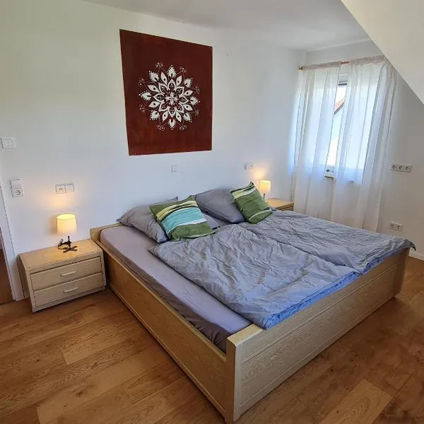 3-Zi-Whg, Nähe Messe Stuttgart, zentral und grün, Hotel in Wolfschlugen