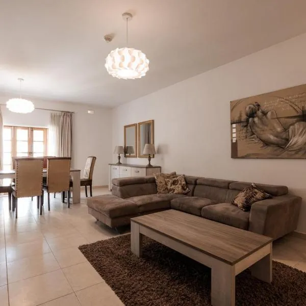 Larger than usual 3BD Apartment, hotel v destinaci Sliema