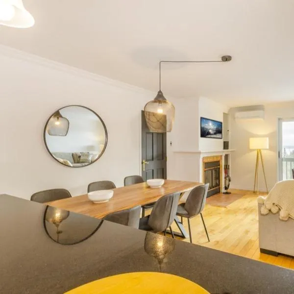 Chalet Entre Ciel et Fleuve, SPA, 5 CH, 5 SDB, hotel i Petite-Rivière-Saint-François