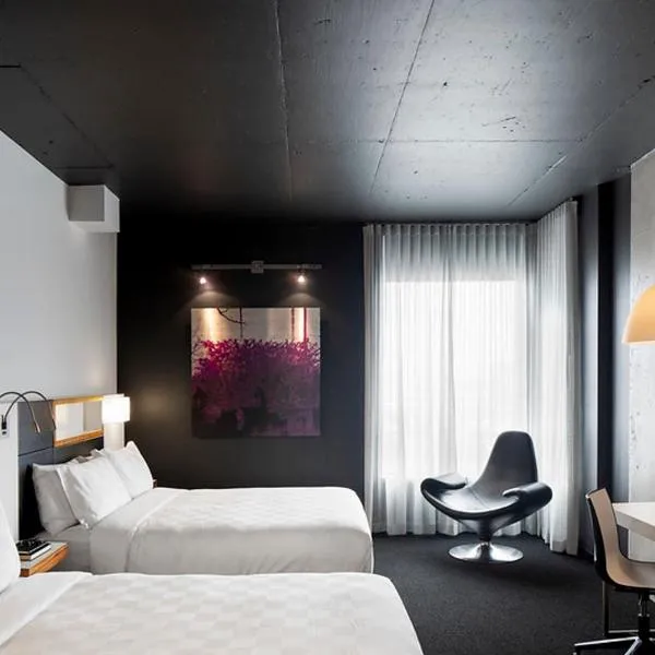 Alt Hotel Toronto Airport - photo 2