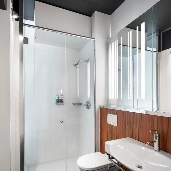 Alt Hotel Toronto Airport - photo 3
