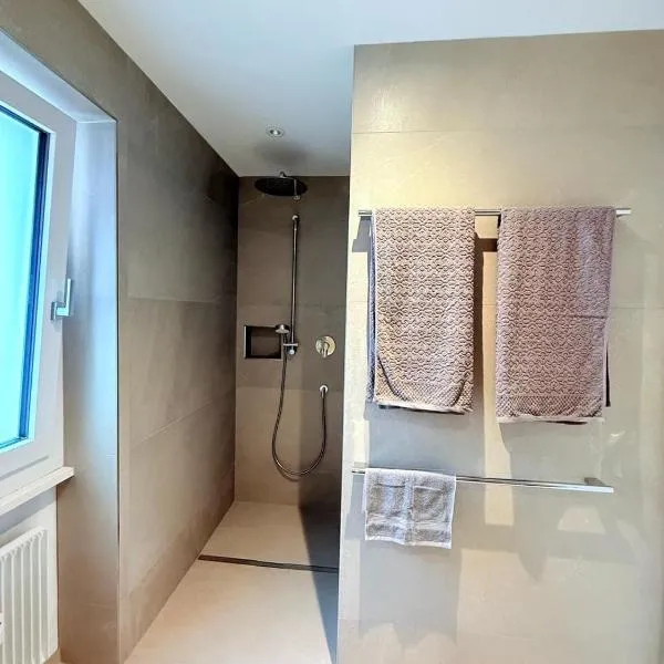 Modernes Apartment in Basel-Stadt, hotel v Basileji