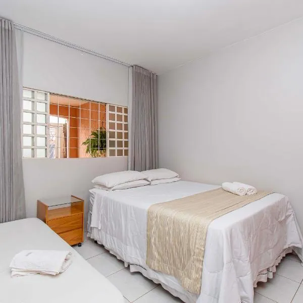 Suíte aconchegante no centro de Brasilia em casa compartilhada, hotel in Brasilia