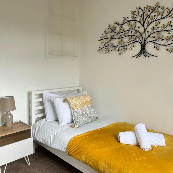 Southampton Hospital Lodge - 3 bed house, driveway parking, high speed wifi, hotel v destinaci Southampton