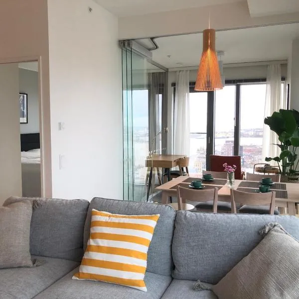 Spacious corner apartment with sea view, hotel sa Helsinki