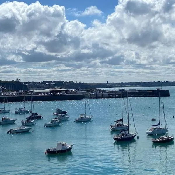 Côté Port, hotel in Granville
