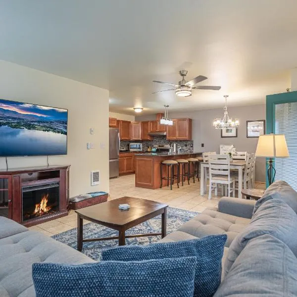 Walk to Downtown Leavenworth * Sleeps 6 + Pets * Ground Level Gem!, hotel v destinaci Leavenworth