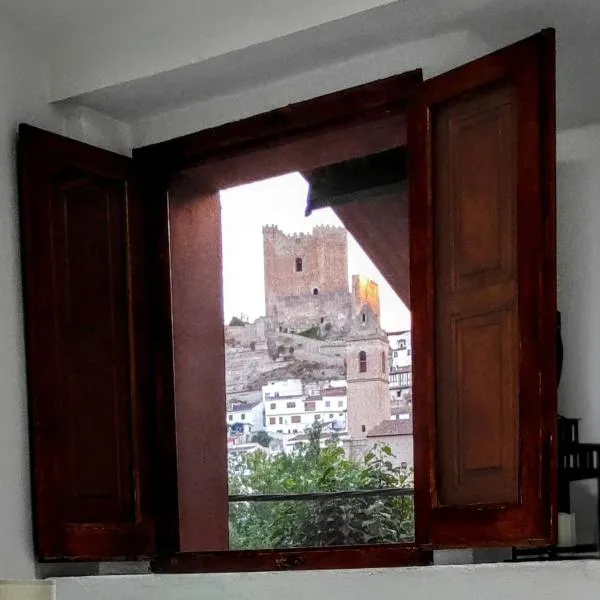 Casa Cueva EL PORTÓN, hotel in Alcalá del Júcar