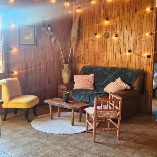 Le chalet des Ecureuils - Vue imprenable sur la Dent du Chat, hotel en Saint-Jean-de-Chevelu