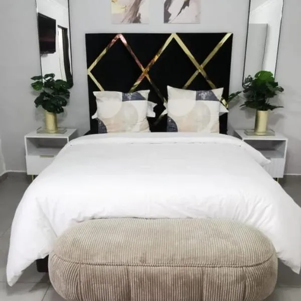 Entire Self-Catering Apartment in Silverfields，位于克鲁格斯多普的酒店