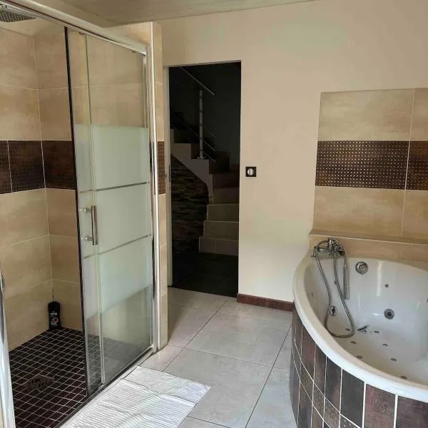 La Maison Villageoise, hotel in Baix