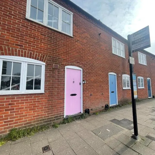 Home in Canterbury only 2 min walk to Cathedral, hotel in Canterbury