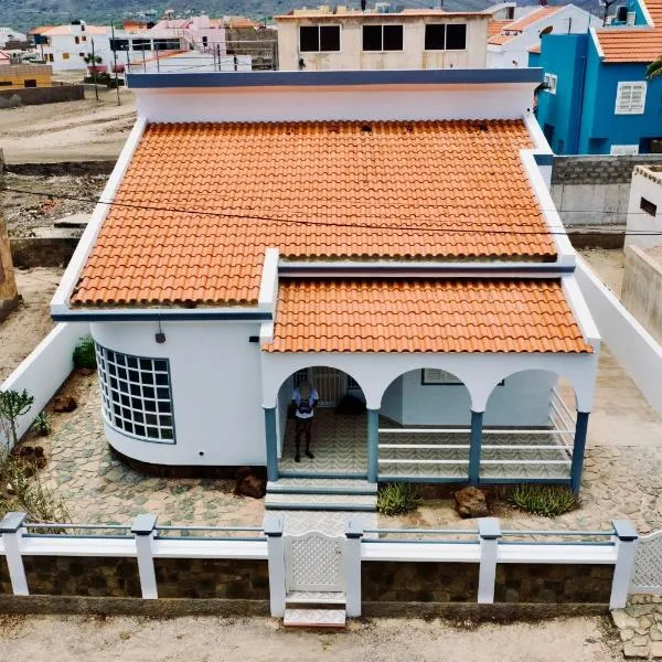 Djon’s Place, hotel in Mindelo