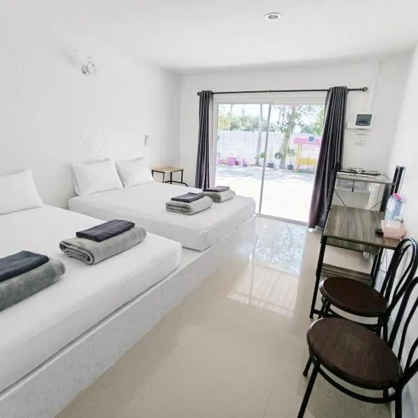 Saan Rak Resort, hotel in Prachuap Khiri Khan